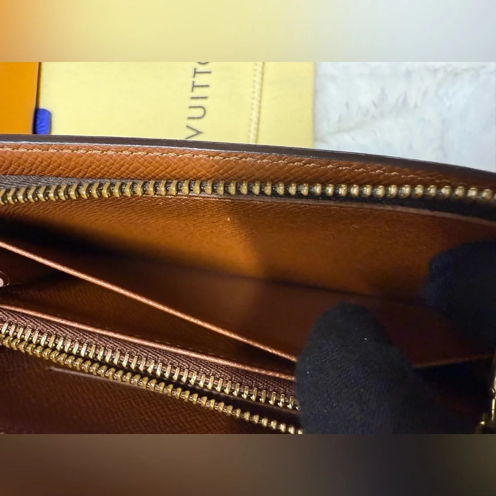LOUIS VUITTON- TH0011 Zippy Wallet Monogram Canvas - Picture 11 of 12